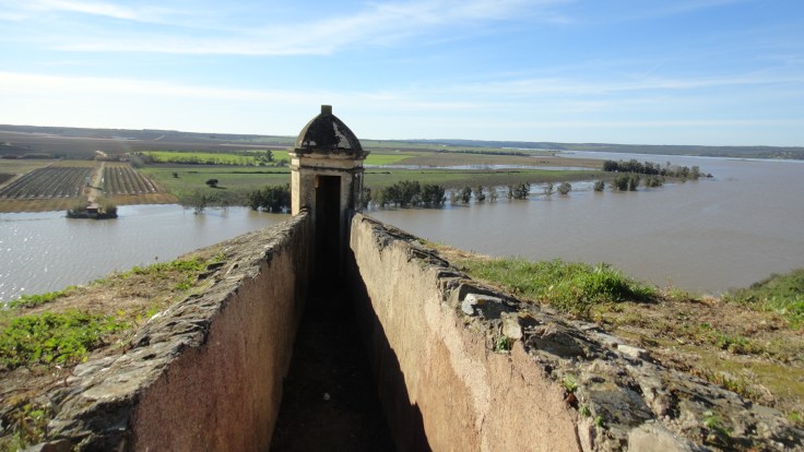 Garita-en-Juromenha-hacia-el-Guadiana.