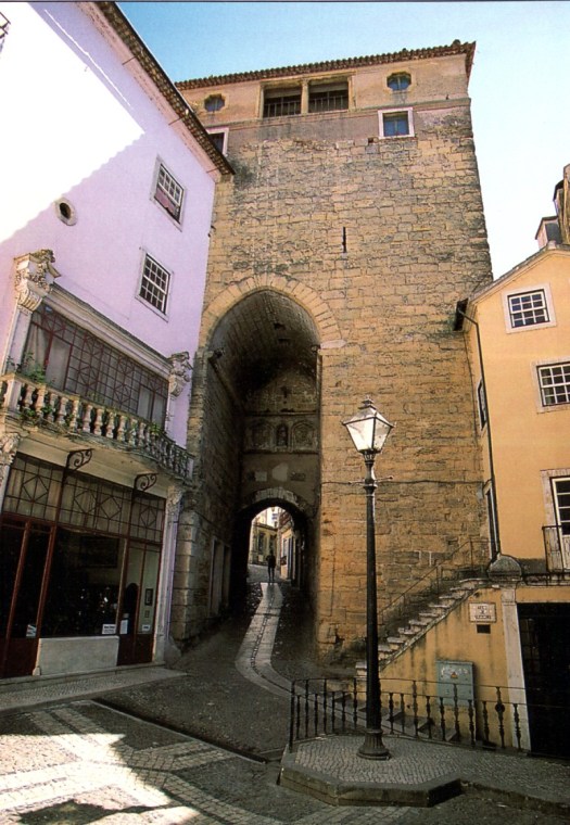 Torre_de_Almedina_in_Coimbra