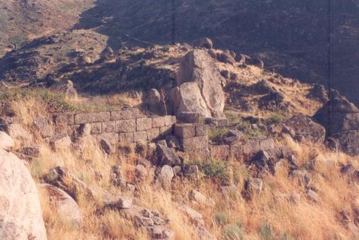 Castelo Monforte Vestigios de Muralha (DGPC)