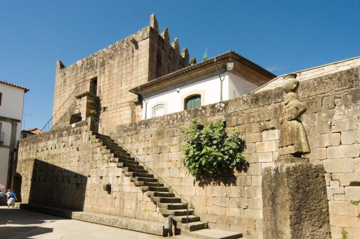 Muralla escalera adarve