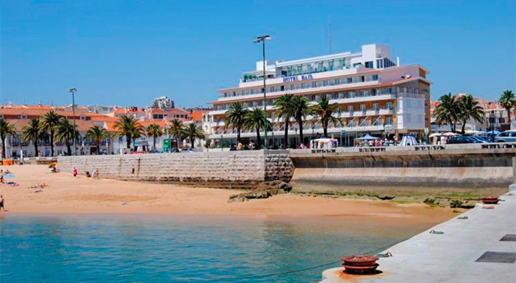 cascais. base muralla praia ribera