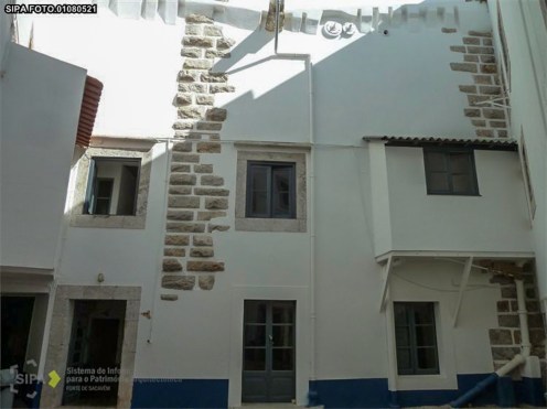 patio interior fortaleza, conhais antiga torre